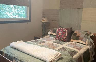 Peaceful Cabin Getaway Overlooking Tuscarawas River Valley in New Philadelphia, Ohio - Foto 6