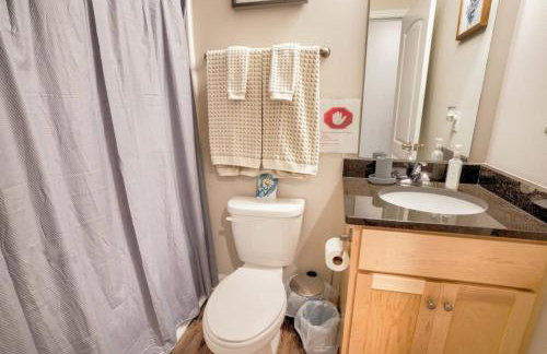 Modern 3Bedroom Duplex with Kitchen, WiFi and Free Parking Kannapolis - Photo 16