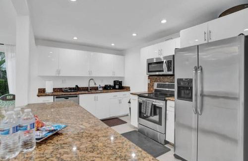 Central Stunning Villa with Heated Pool Cabana - Foto 7