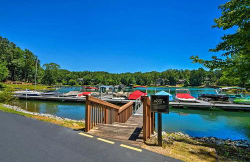 Lake front Keowee Condo with Balcony & Resort Amenities! 20 min to Clemson condo - Foto 47