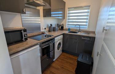 Beachcomber, Two bed Chalet on Sunbeach Holiday Park - Sleeps 4, pet friendly, FREE pool and entertainment passes included - plus WiFi - only 300m from the beach! - Photo 13