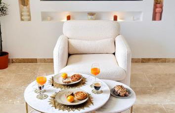 - LA SUITE DELOS - JACUZZI 2 PLACES - CENTRE VILLE A PIED - LIT QUEEN SIZE - PARKING PRIVÉE - WIFI - City Center within walking distance - - Foto 3