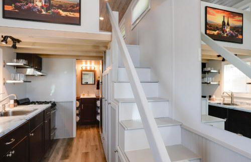 The Merlot Bungalow Defiance Tiny Home on Trail - Foto 7