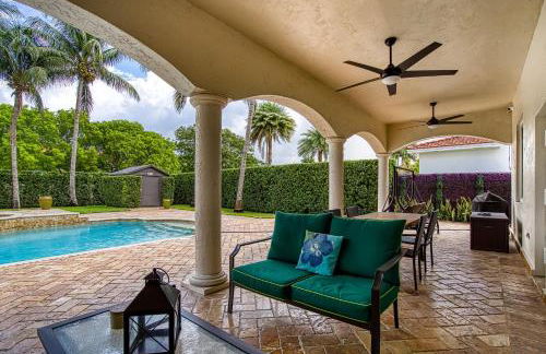 Luxury Tropical Living , 4BR w Backyard Pool Oasis - Foto 39