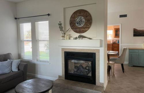 Our Farmhouse, Our Place: Cozy and Cute homestead! - Foto 13