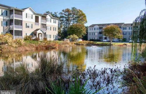 Beach perfect getaway 2 bedroom apartment - Foto 16