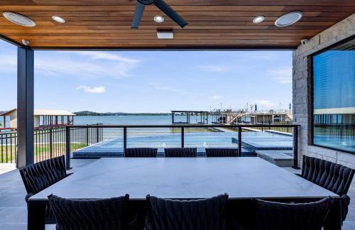 Lakefront Stay for 16 with Pool Dock & Game Room - Foto 9