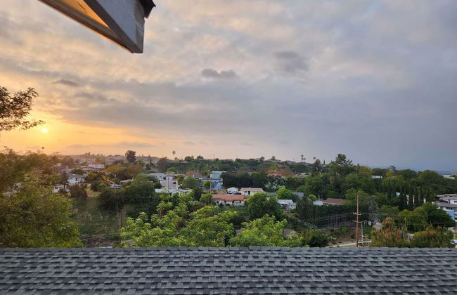 Monterey Park Retreat: Spectacular Views & Comfort - Foto 39