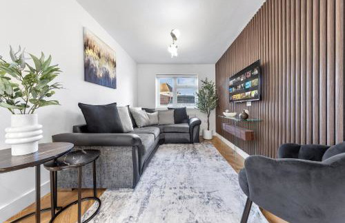 AC & Private Drive Stylish 4BR 5 Beds 8 Guests Wifi And Parking - Photo 7