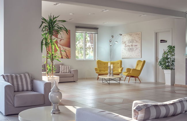 Koukounaria Hotel & Suites - Photo 5