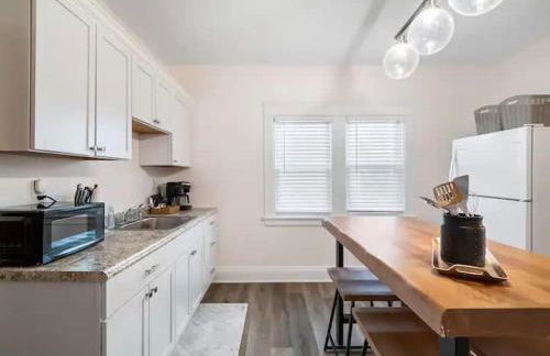 Newly Renovated - Professionally Designed - 2 BR - Foto 12