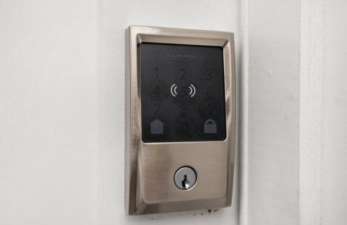 5-Bedroom Home with 2 Kitchens & Rooftop Deck, U Street and Shaw - Foto 12