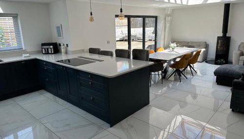 PARK VIEW, 6 bed family home, wifi parking, garden - Foto 1