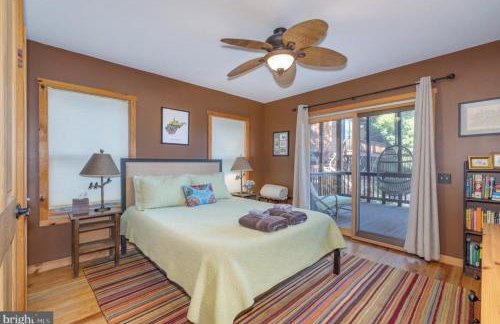 Cabin in Lost City WV with Hot Tub and Pet Friendly - Foto 7