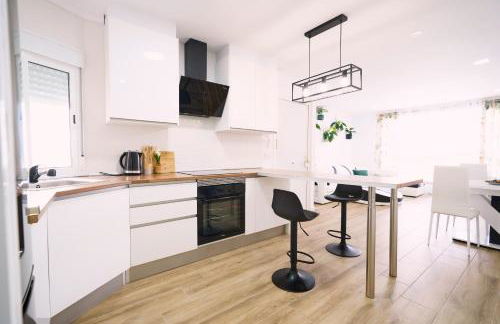 New Big City Center Apartment 4th floor no elevator - Photo 7