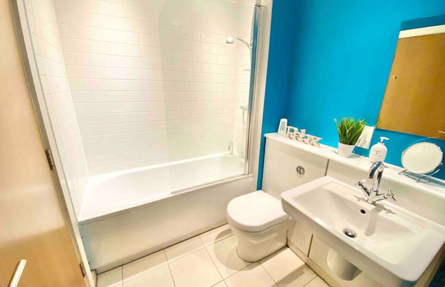 5-bed Townhouse Salford Deep Cleaned - Foto 25