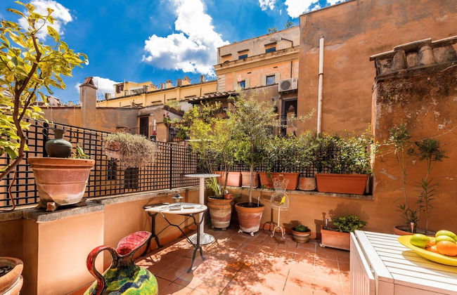 Chiara in Pantheon Apartment With Terrace - Photo 8