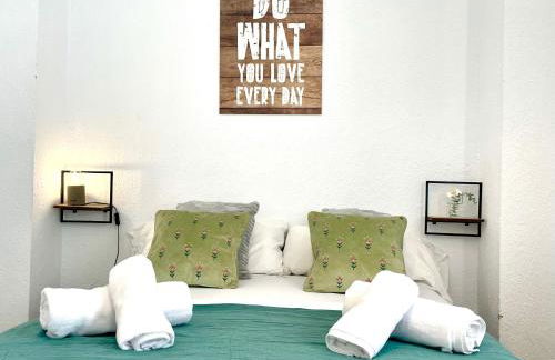 GATU Villa Cielo y Mar junto la playa, terraza , wifi y vista al mar ," Preferente mayores de 25 años y familias " - Foto 4