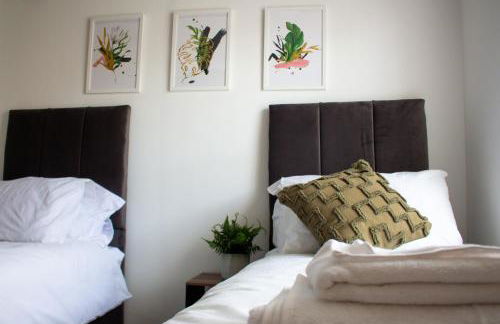 Characterful Cottage - Sleeps 6 - Parking - High Street - Photo 33