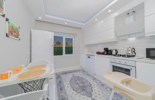 Villa With Pool and Backyard in Kepez - Photo 10