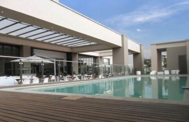 Sandton Skye Apartment - 616 - Photo 35