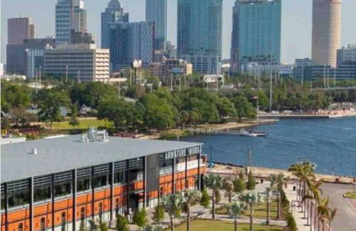 Chic Bungalow Apartment steps from Armature Works & Downtown Riverwalk - Foto 41