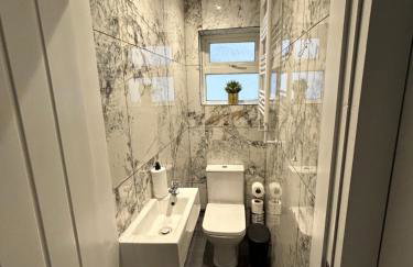 Spaghetti House 6 Bedroom with Large Off-Road Driveway Great for Crews in Vicinity of Starcity and City Centre - Foto 25