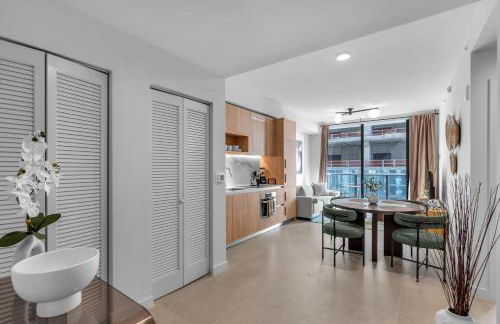Modern Chic 1BR Downtown with Rooftop Pool & Views - Foto 6