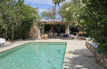 Bond beach village - Photo 13