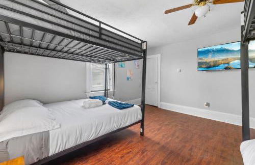 Little Italy Group Stay 4 TV's Pet Friendly - Foto 38