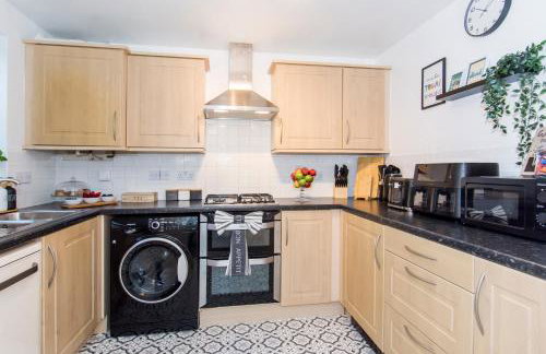 Workers Families Pet Friendly 7Bed 2Bath and WC Free Parking Garden 14PPL - Photo 2