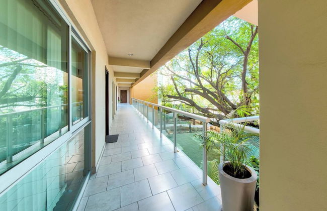 Beautiful Condo With Pool and Close to the Beach - Foto 16