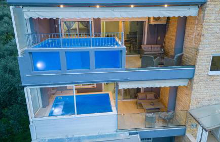 Grand Suites with Private Pools - Photo 17