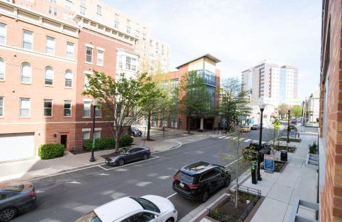 Stylish Condo at Clarendon with Rooftop Views - Foto 6