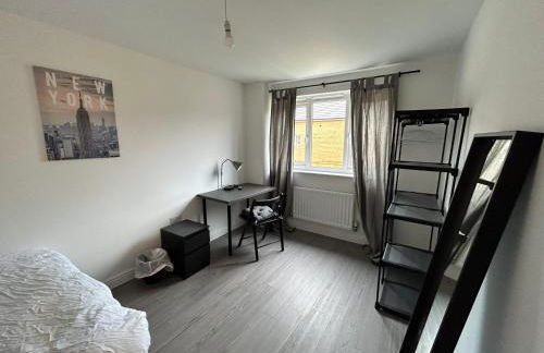 Modern 4 Bed - 2.5 Bathroom Home - Foto 15