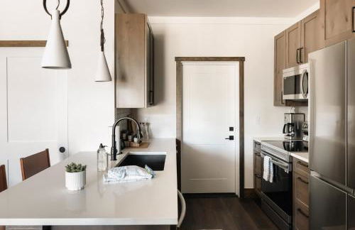 New Luxe Condo - Hot Tub - Minutes to WP! - Fraser - Foto 17