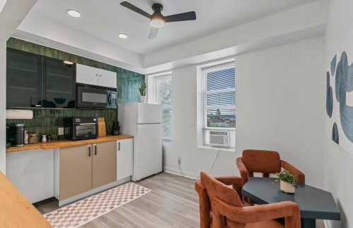 Abstract Haven | Stylish 1BR by Tower Grove - Photo 4