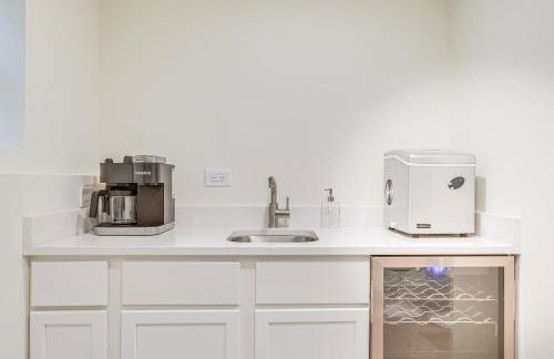 Walk to Lake Michigan Chicago Apt with Yard - Photo 12