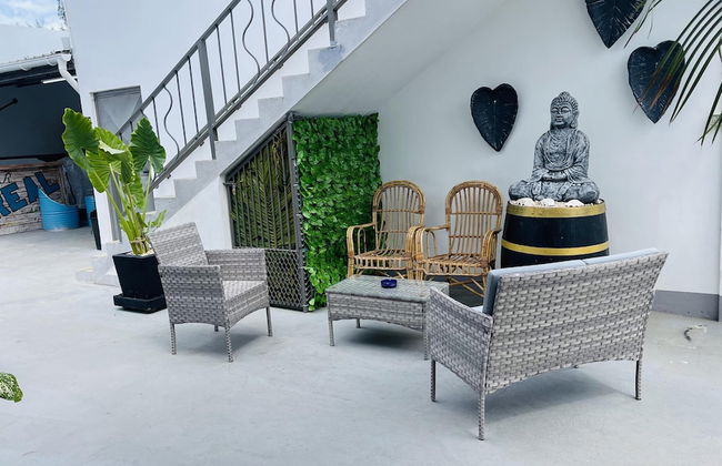 Spacious 4-bed Villa in Flic en Flac Roof top bar - Photo 29