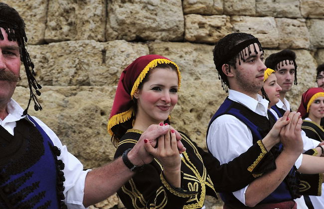 Espectáculo de danza griega en el Teatro Dora Stratou - Foto 1