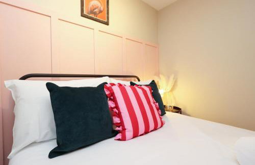 Cosy Bristol Townhouse - Free Parking - Sleeps 6 - By EKLIVING PARTNERS - Foto 35
