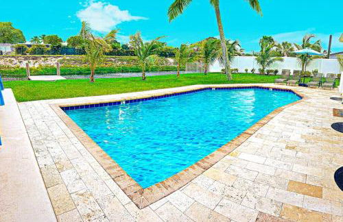 NEW Waterfront Tropic Oasis - Heated Pool, Canal, Dock, Air Hockey - Foto 3