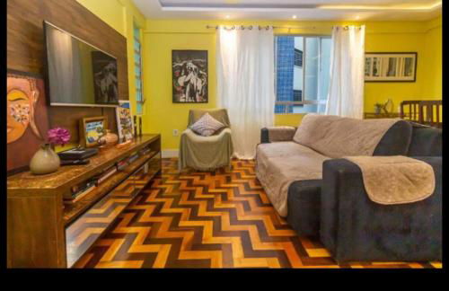 Apê Beira Mar Balneário Camboriú Pé na Areia próximo a Roda gigante Com Churrasqueira e garagem de fácil acesso poucos metros do Mundial de Beach tennis - Foto 17