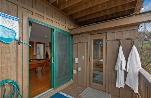 4BR Cabin with Ski Resort, Mtn Views & Hot Tub - Foto 106