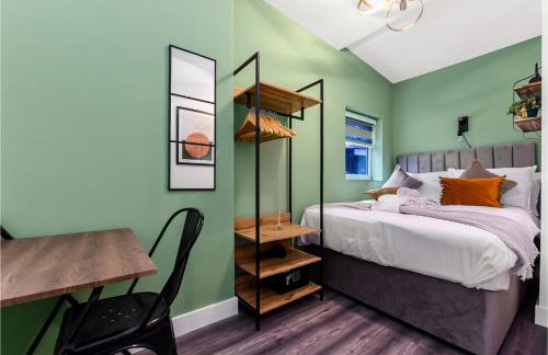 Fabulous One Bedroom Flat with Private Garden - Photo 19