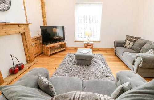 Flat Above 27 - Photo 2