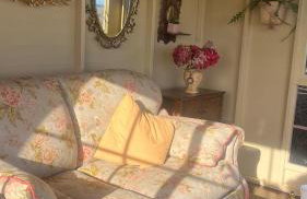 The Pink Cottage upstairs suite & Garden Summer Room - Foto 62