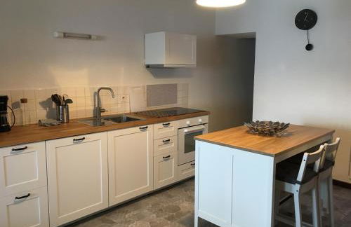 Grands Gîtes de charme avec jardin, lieu calme et paisible en plein coeur d'Arbois, linge inclu, lits faits à l'arrivée et ménage en fin de séjour - Foto 6