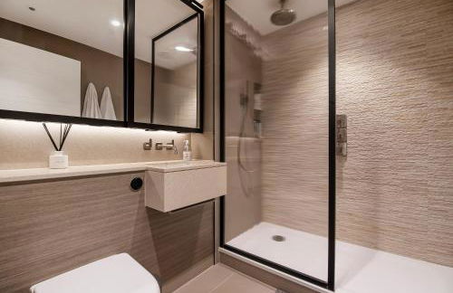 Lux and Large 2 bed Battersea Power Station - Foto 28