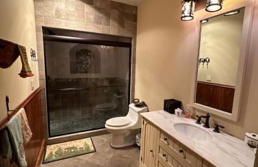 Luxury Mountain Retreat with views, fire pit, and creek - Foto 7